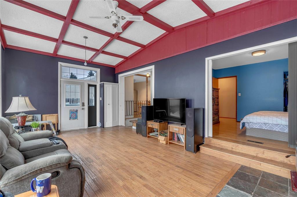 46 Parade Drive, Winnipeg, Manitoba  R2C 0S2 - Photo 10 - 202530164