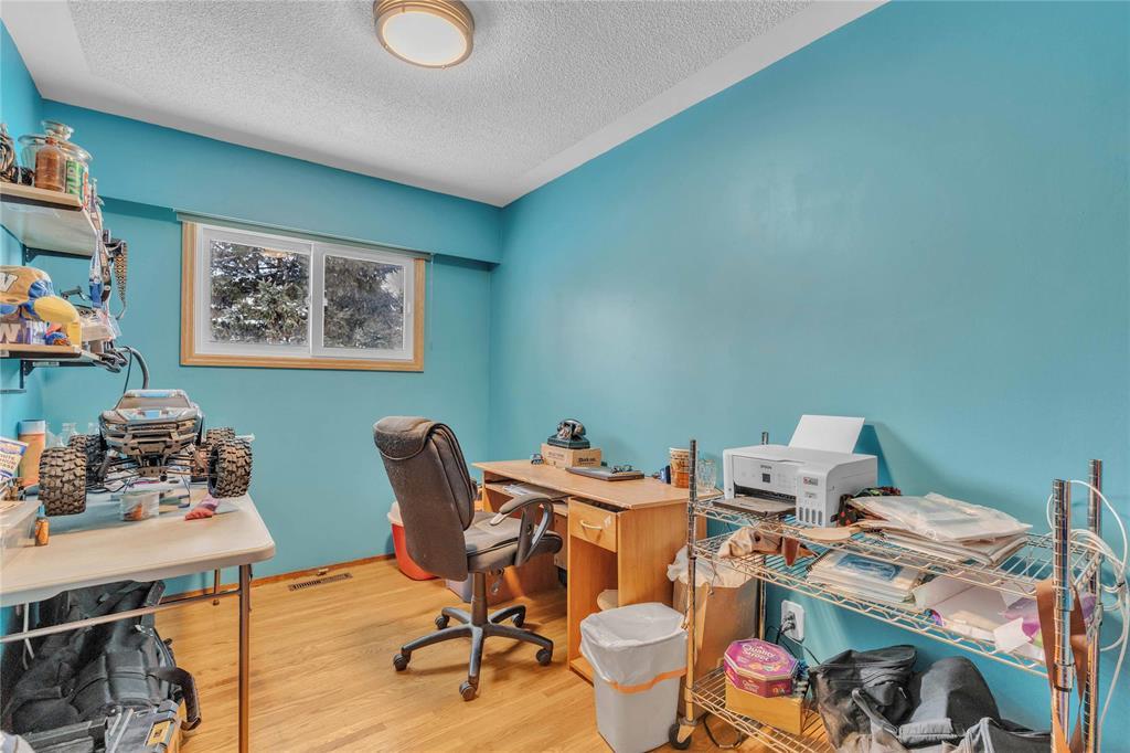 46 Parade Drive, Winnipeg, Manitoba  R2C 0S2 - Photo 14 - 202530164