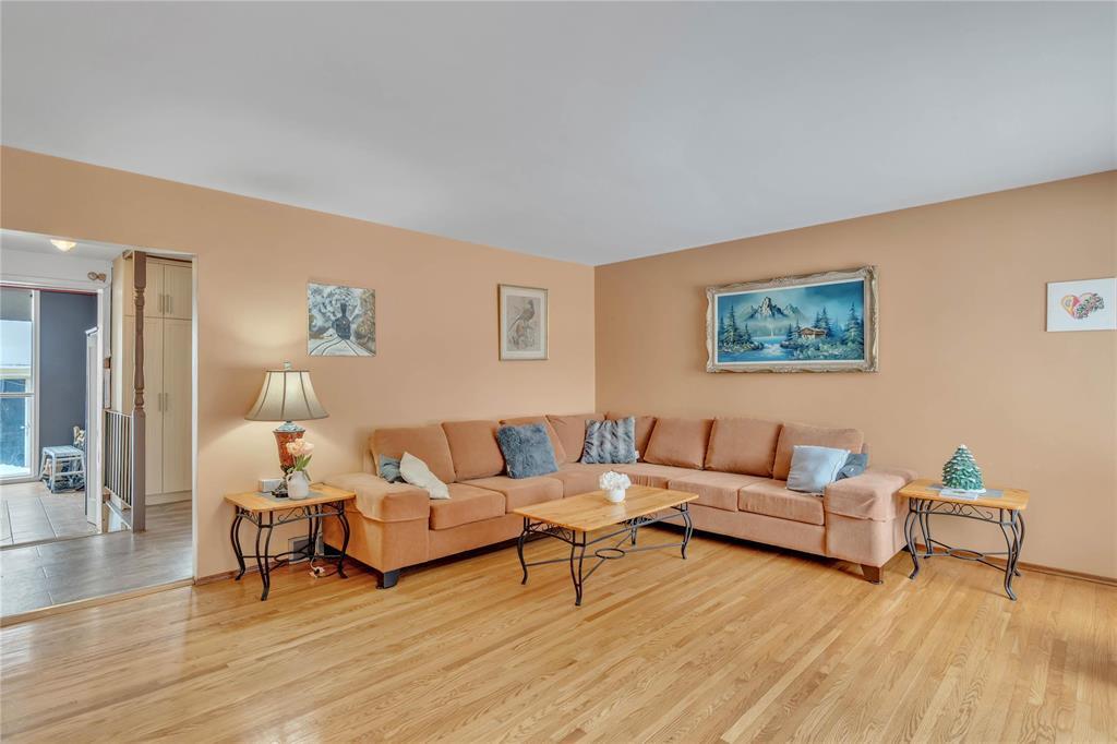 46 Parade Drive, Winnipeg, Manitoba  R2C 0S2 - Photo 2 - 202530164