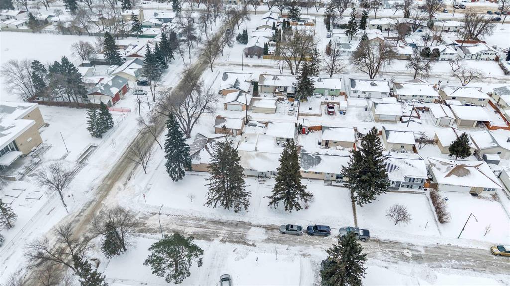 46 Parade Drive, Winnipeg, Manitoba  R2C 0S2 - Photo 26 - 202530164