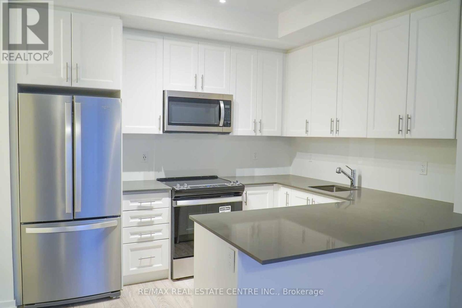 24 - 14 Lytham Green Circle, Newmarket, Ontario  L3Y 0H3 - Photo 13 - N12647948