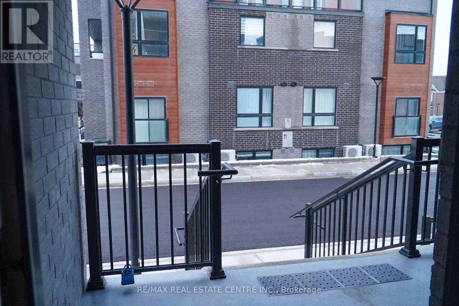 24 - 14 Lytham Green Circle, Newmarket, Ontario  L3Y 0H3 - Photo 5 - N12647948