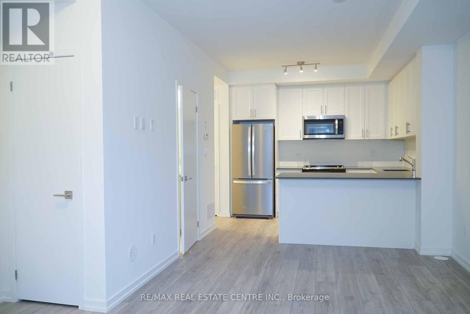 24 - 14 Lytham Green Circle, Newmarket, Ontario  L3Y 0H3 - Photo 8 - N12647948