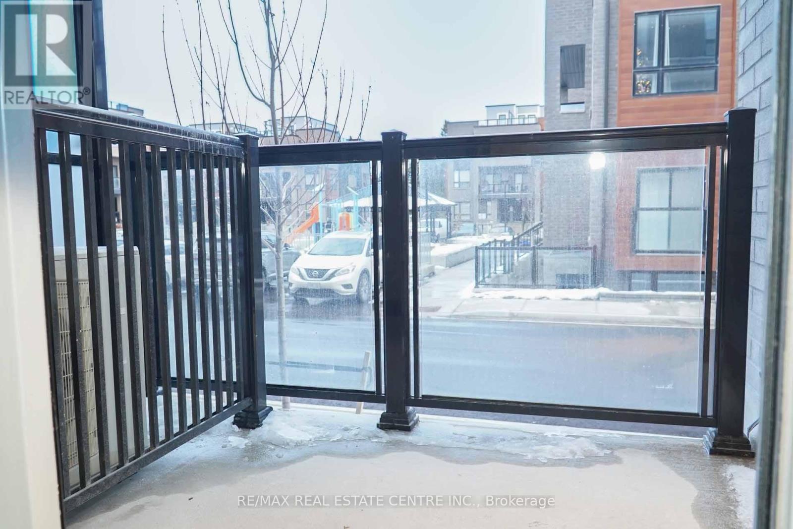 24 - 14 Lytham Green Circle, Newmarket, Ontario  L3Y 0H3 - Photo 6 - N12647948