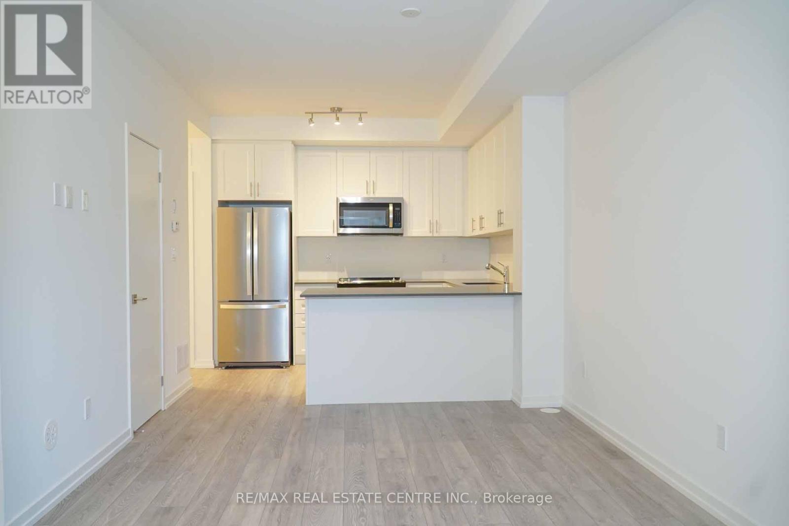 24 - 14 Lytham Green Circle, Newmarket, Ontario  L3Y 0H3 - Photo 9 - N12647948