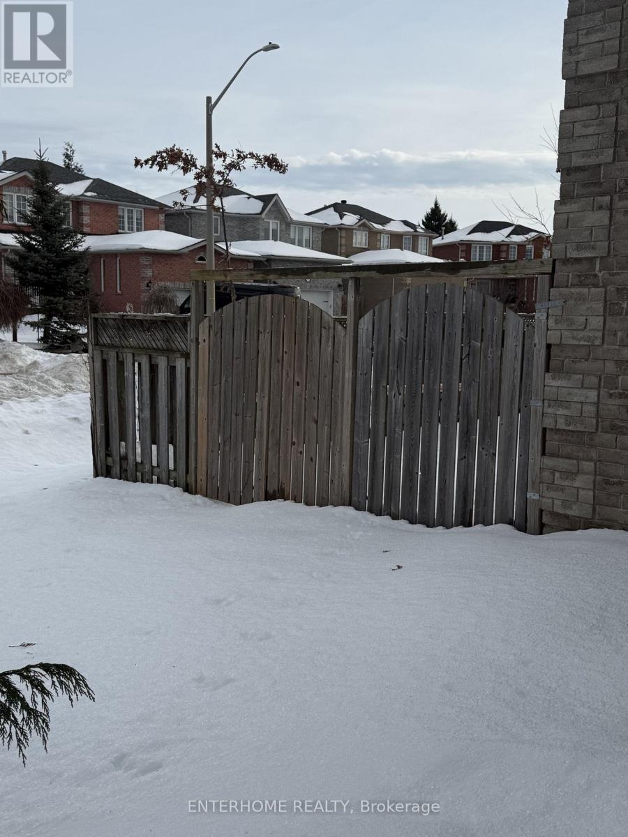 127 Birchwood Drive, Barrie, Ontario  L4M 6X3 - Photo 3 - S12648494