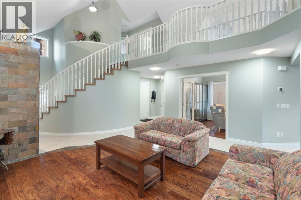 124 Cresthaven Place Sw, Calgary, Alberta  T3B 5W4 - Photo 5 - A2272343