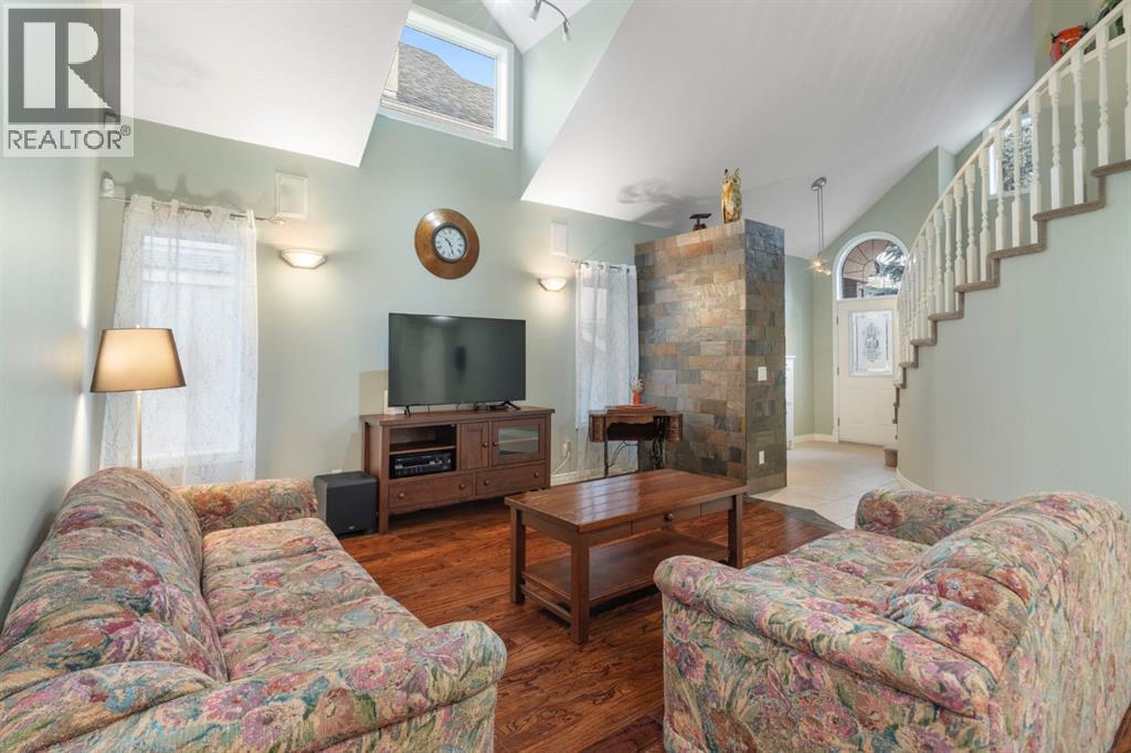 124 Cresthaven Place Sw, Calgary, Alberta  T3B 5W4 - Photo 4 - A2272343