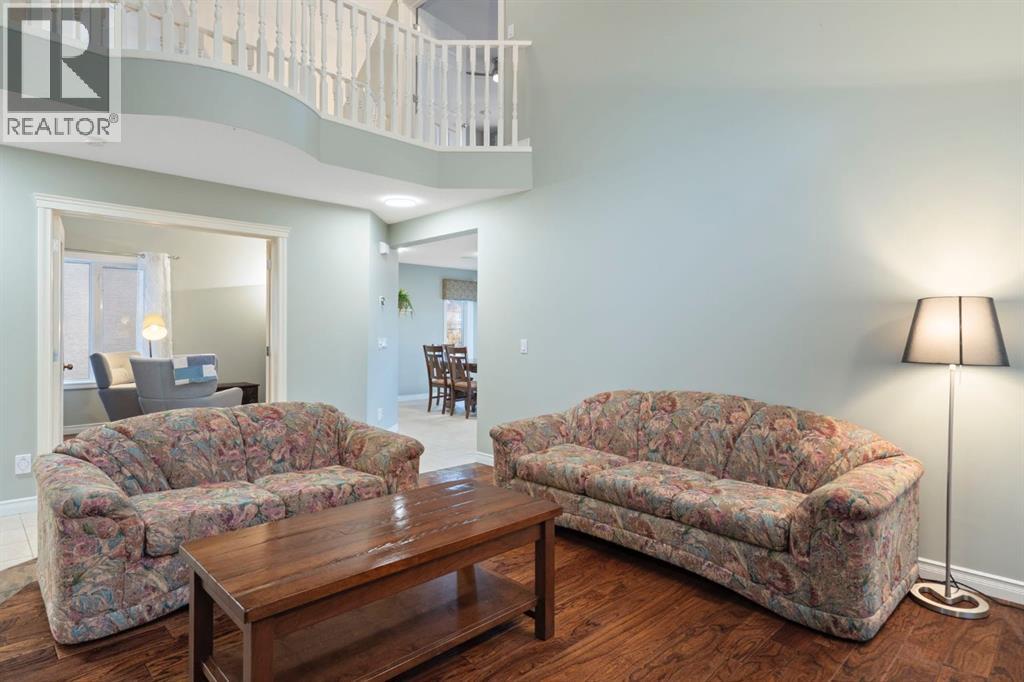 124 Cresthaven Place Sw, Calgary, Alberta  T3B 5W4 - Photo 6 - A2272343