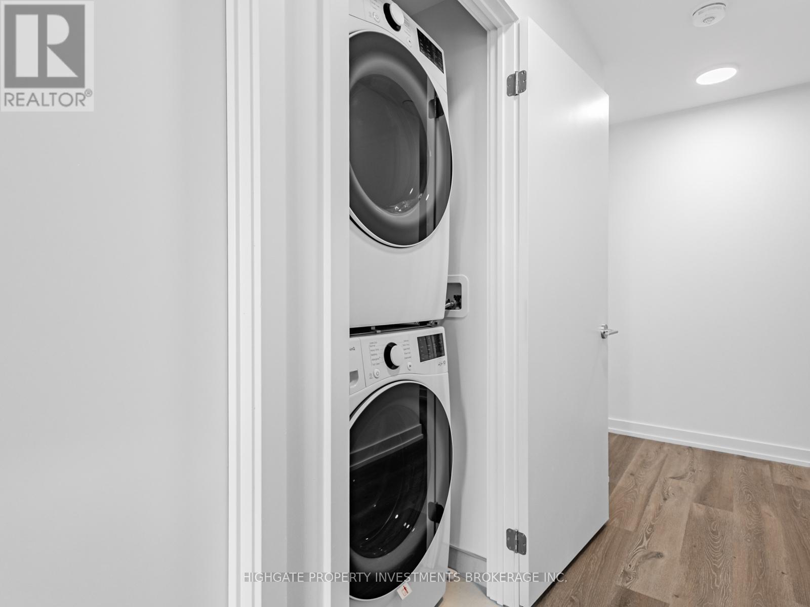 3310 - 395 Square One Drive, Mississauga, Ontario  L5B 0P6 - Photo 18 - W12648502