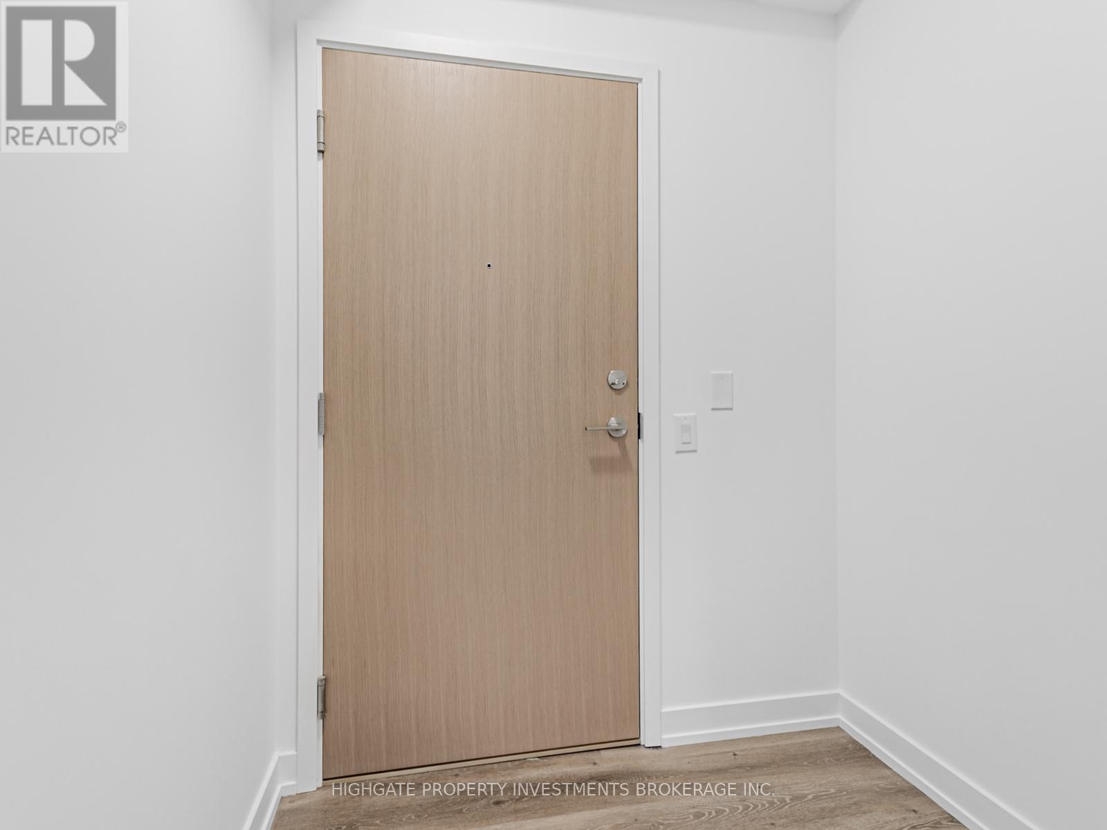 3310 - 395 Square One Drive, Mississauga, Ontario  L5B 0P6 - Photo 2 - W12648502