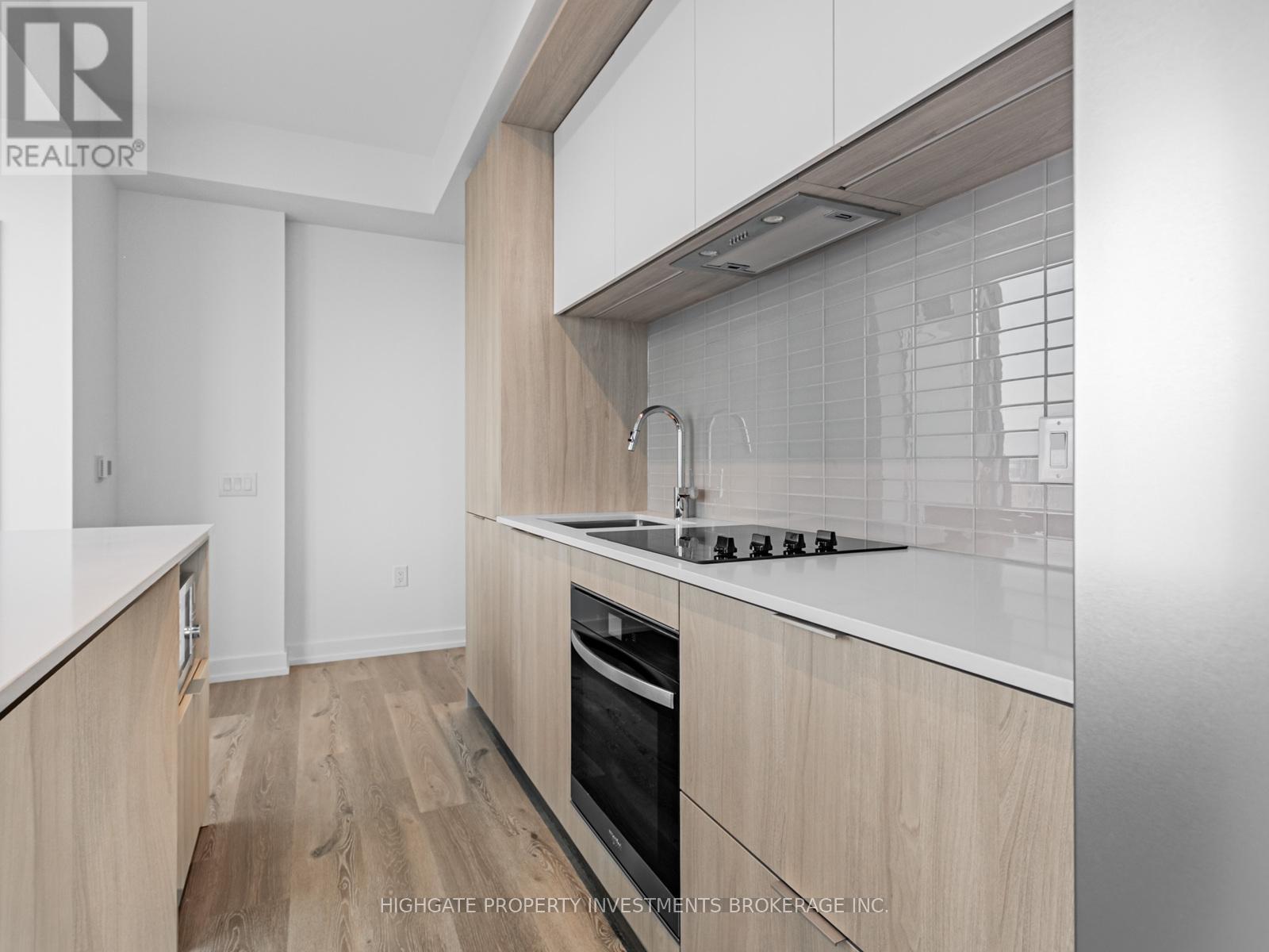 3310 - 395 Square One Drive, Mississauga, Ontario  L5B 0P6 - Photo 4 - W12648502