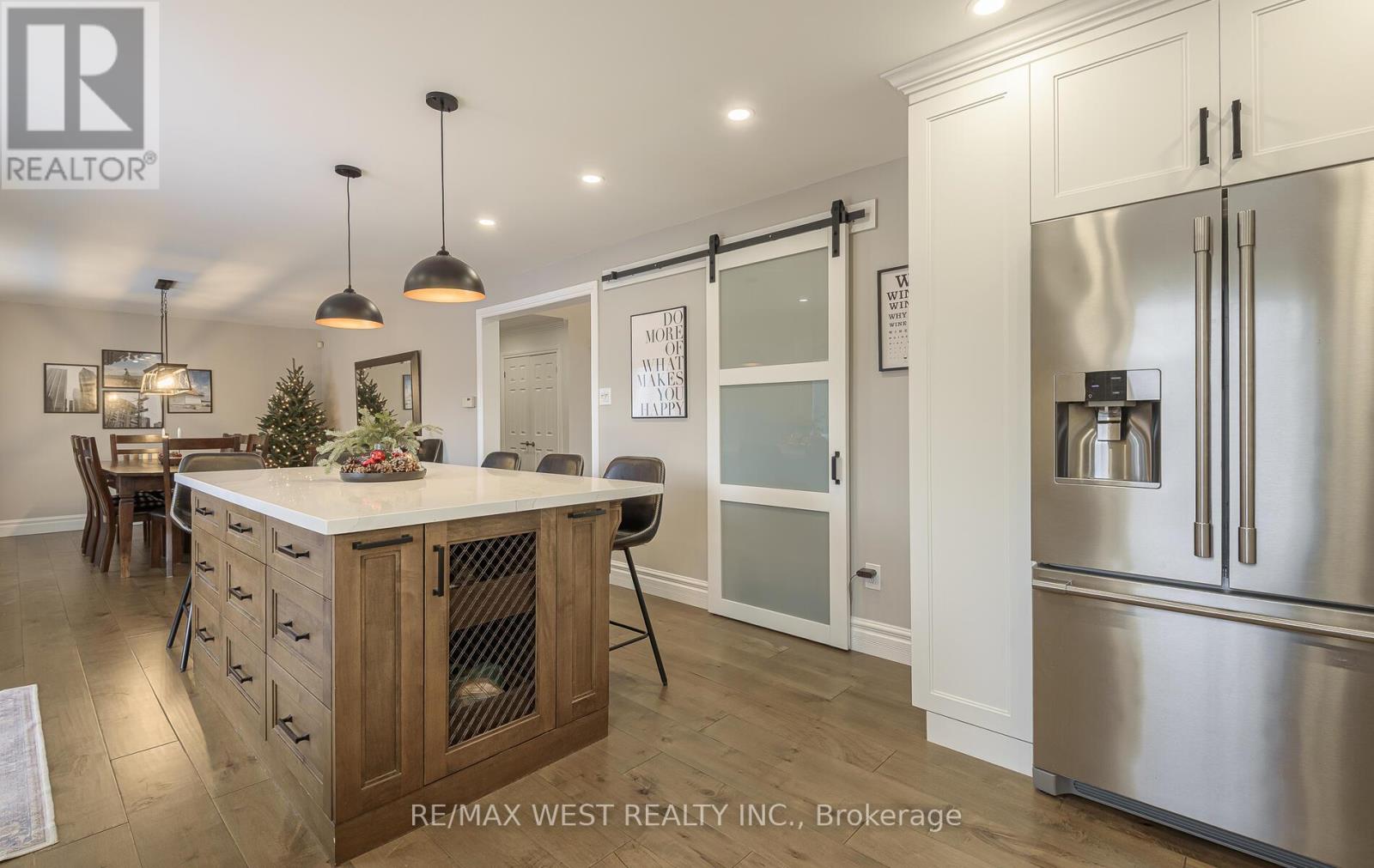 8 Oakridge Court, Brampton, Ontario  L6Z 2A4 - Photo 11 - W12648526