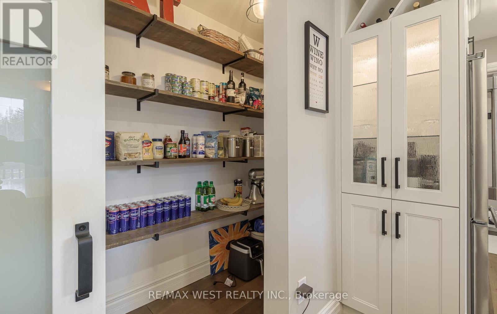 8 Oakridge Court, Brampton, Ontario  L6Z 2A4 - Photo 12 - W12648526