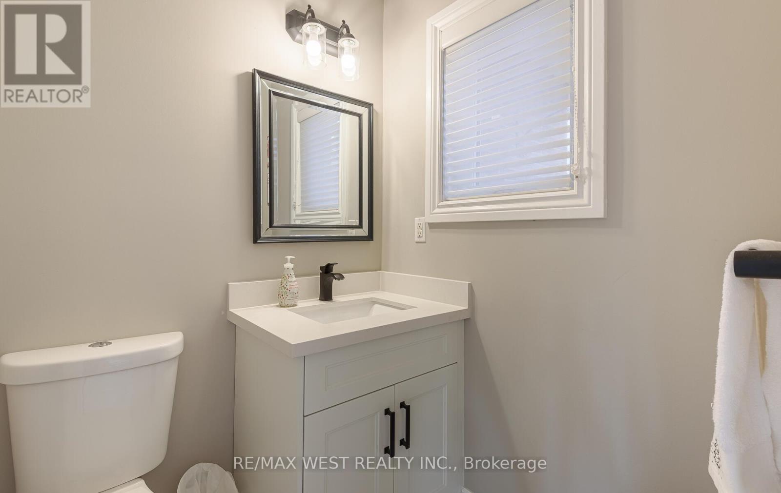 8 Oakridge Court, Brampton, Ontario  L6Z 2A4 - Photo 16 - W12648526