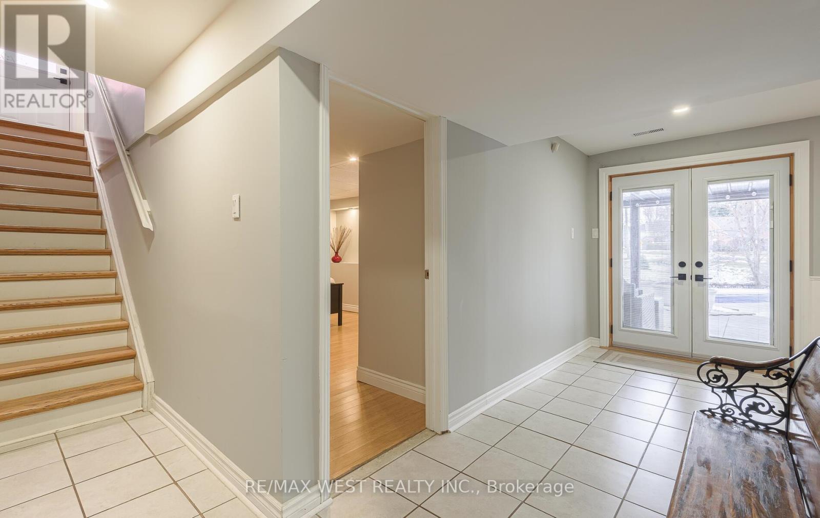 8 Oakridge Court, Brampton, Ontario  L6Z 2A4 - Photo 34 - W12648526