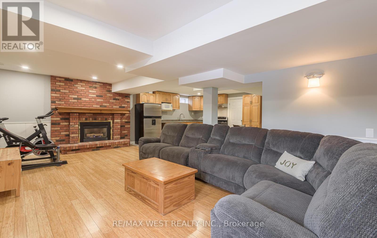 8 Oakridge Court, Brampton, Ontario  L6Z 2A4 - Photo 36 - W12648526