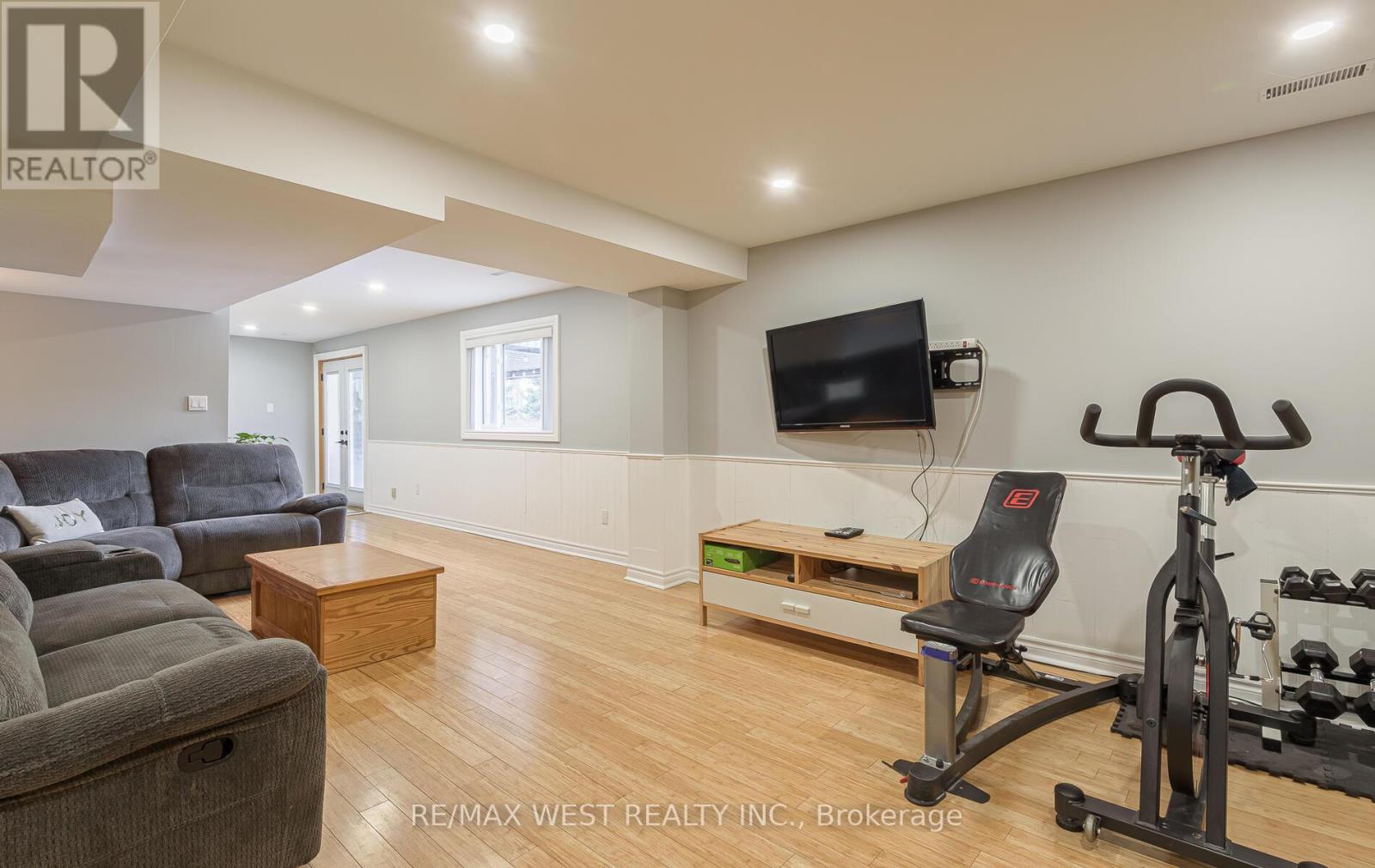 8 Oakridge Court, Brampton, Ontario  L6Z 2A4 - Photo 37 - W12648526