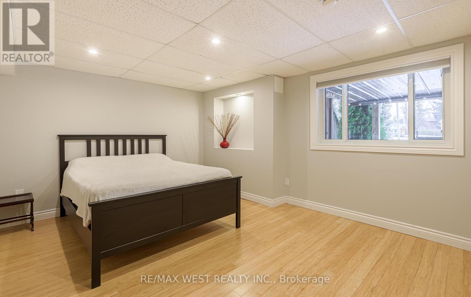 8 Oakridge Court, Brampton, Ontario  L6Z 2A4 - Photo 41 - W12648526