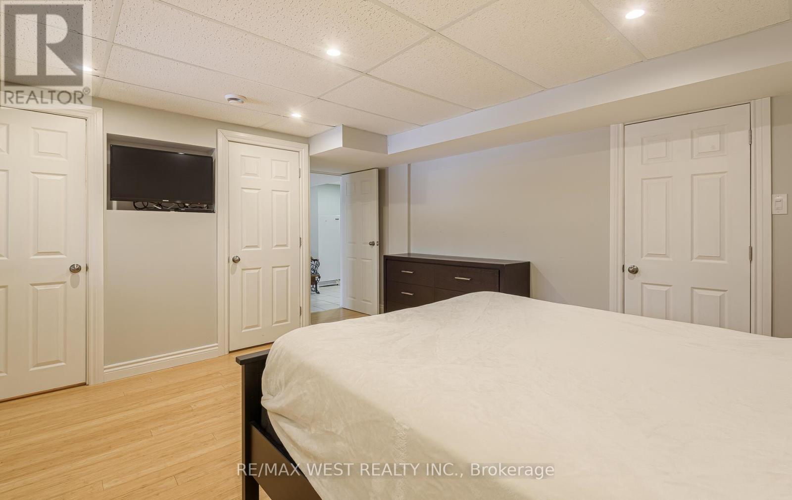 8 Oakridge Court, Brampton, Ontario  L6Z 2A4 - Photo 42 - W12648526