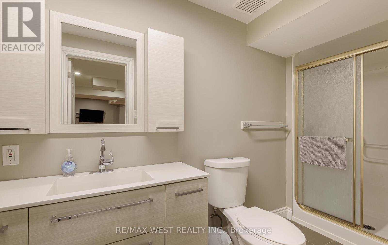 8 Oakridge Court, Brampton, Ontario  L6Z 2A4 - Photo 43 - W12648526