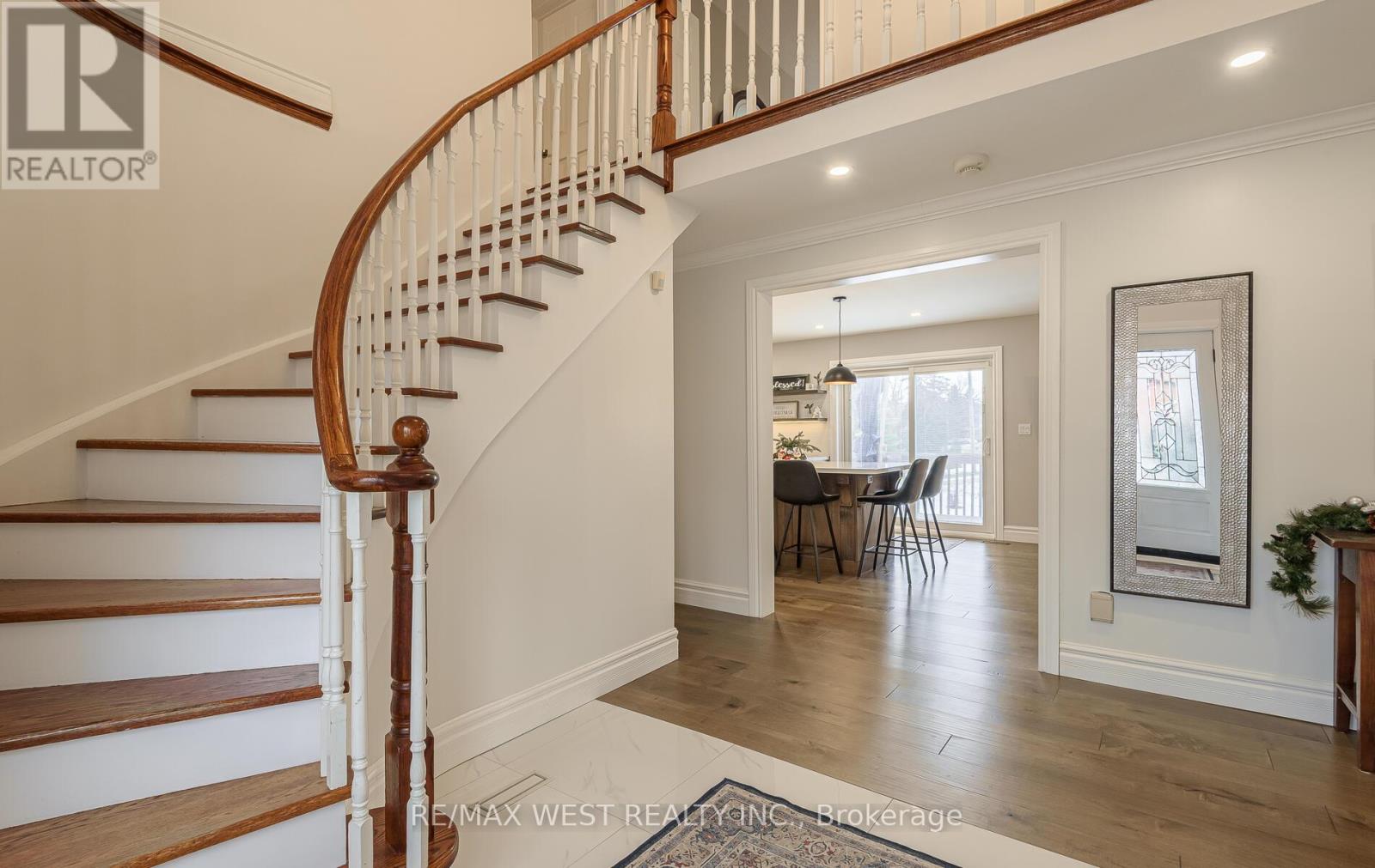 8 Oakridge Court, Brampton, Ontario  L6Z 2A4 - Photo 6 - W12648526