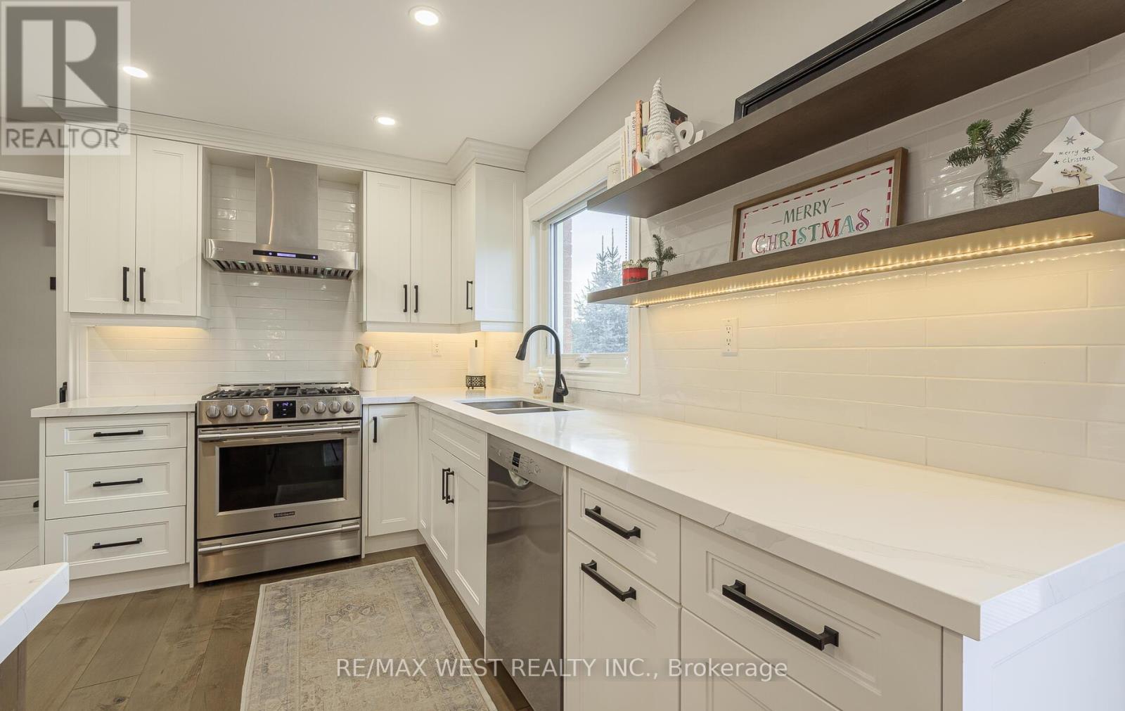 8 Oakridge Court, Brampton, Ontario  L6Z 2A4 - Photo 8 - W12648526