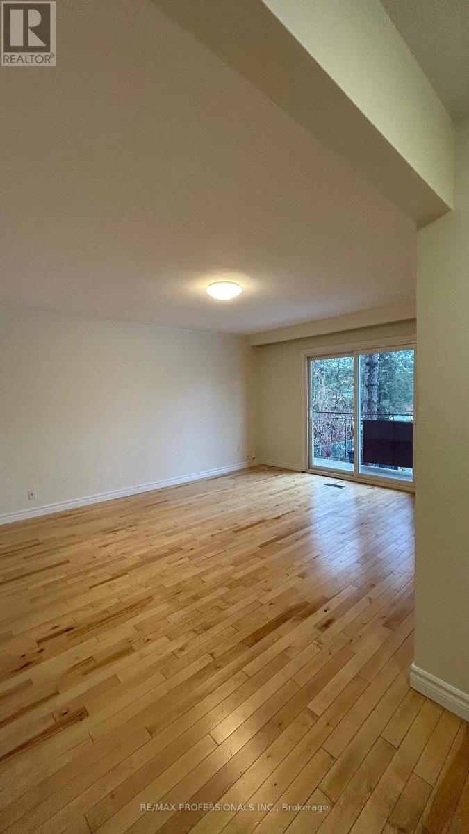 Main - 48 Burlingame Road, Toronto, Ontario  M8W 1Y6 - Photo 11 - W12648534