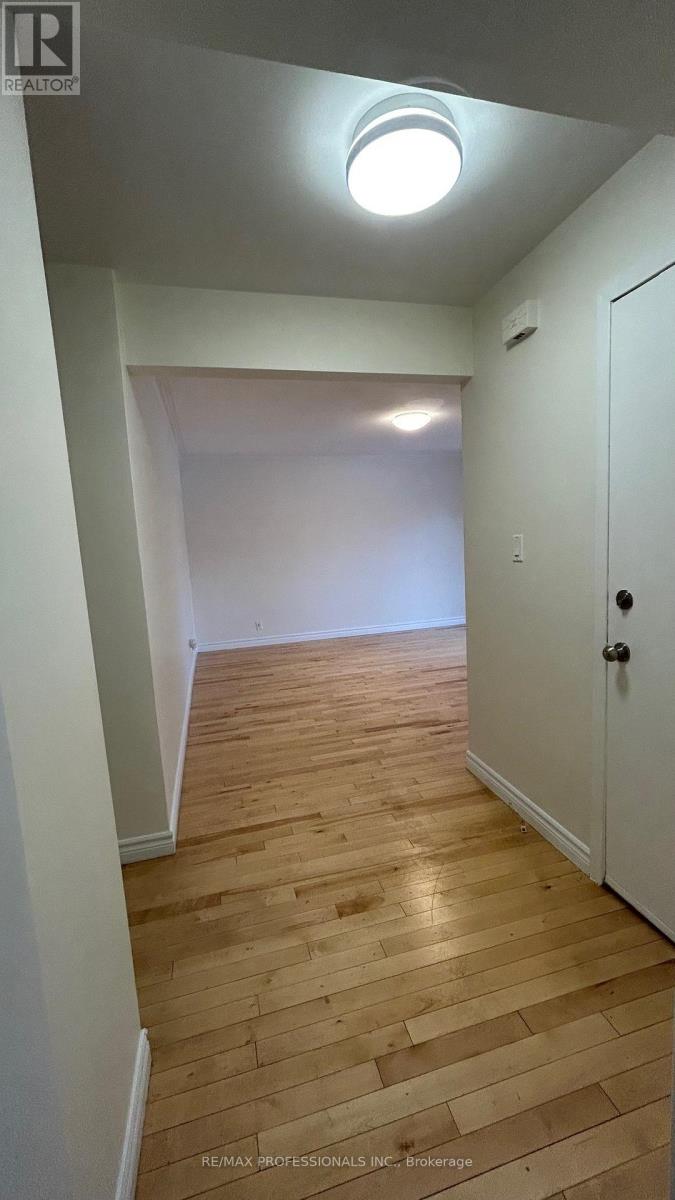 Main - 48 Burlingame Road, Toronto, Ontario  M8W 1Y6 - Photo 3 - W12648534