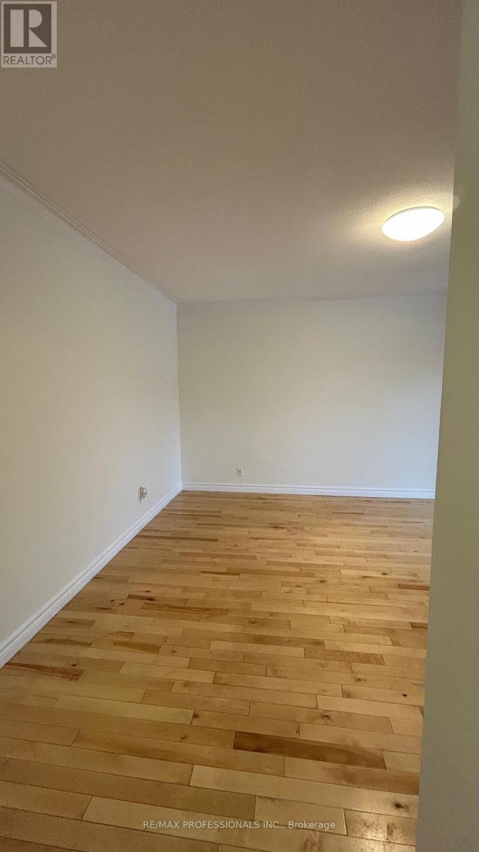 Main - 48 Burlingame Road, Toronto, Ontario  M8W 1Y6 - Photo 8 - W12648534