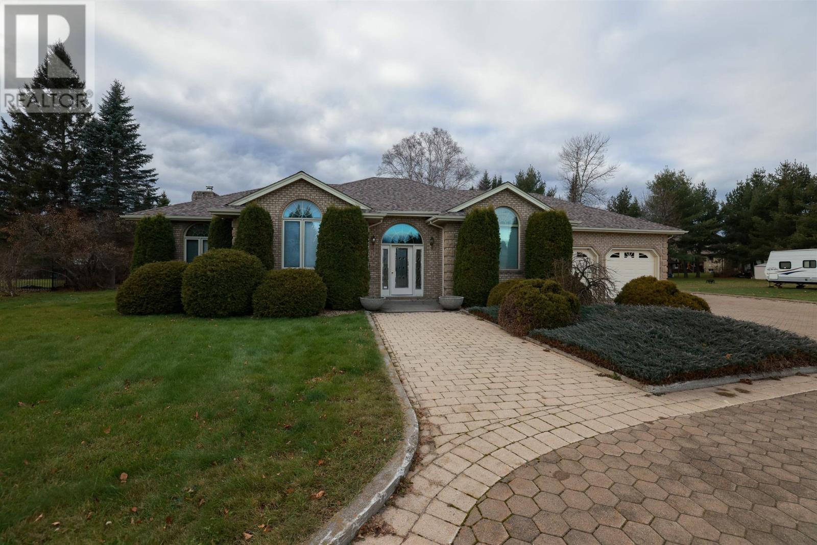 2200 Bordeaux Cres, Thunder Bay, Ontario  P7K 1C2 - Photo 2 - TB253643