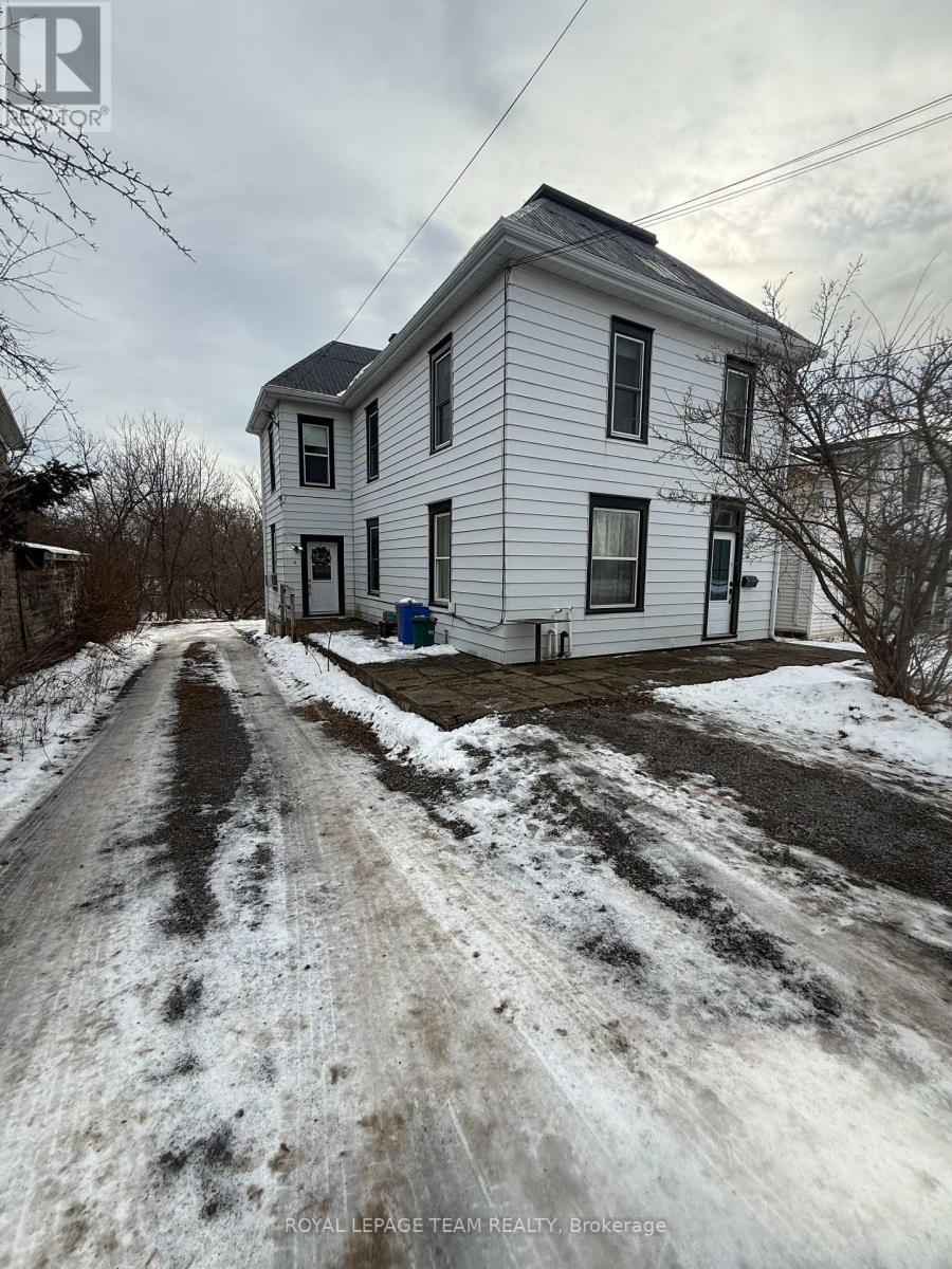 14,16 - 14-16 Clothier Street W, North Grenville, Ontario  L3Z 3E6 - Photo 3 - X12648626