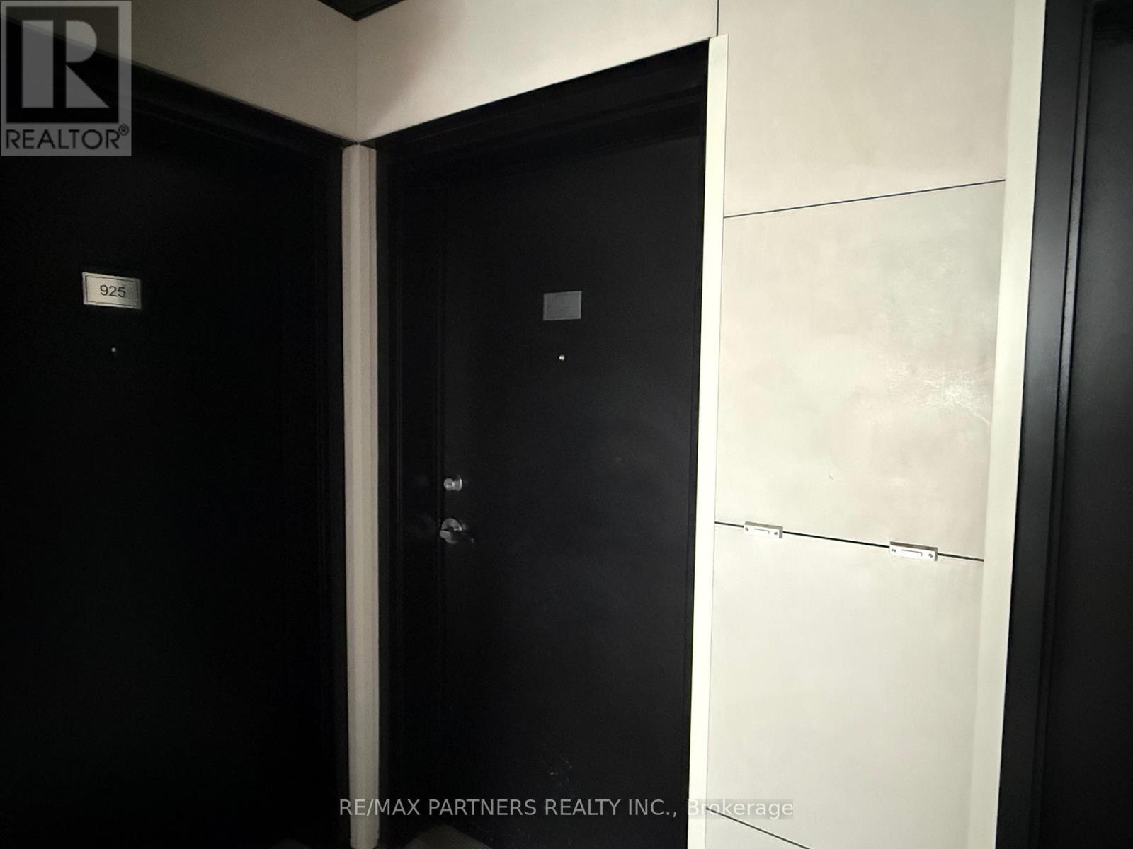 924 - 2 Steckley House Lane, Richmond Hill, Ontario  L4S 0N4 - Photo 4 - N12647984