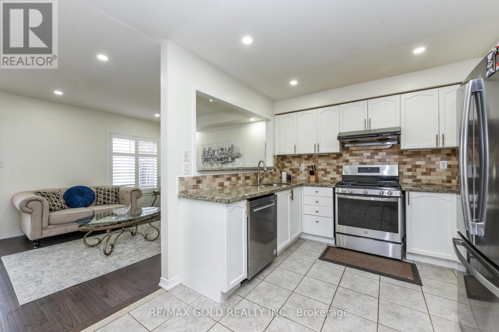 3857 Skyview Street, Mississauga, Ontario  L5M 8A1 - Photo 12 - W12648486