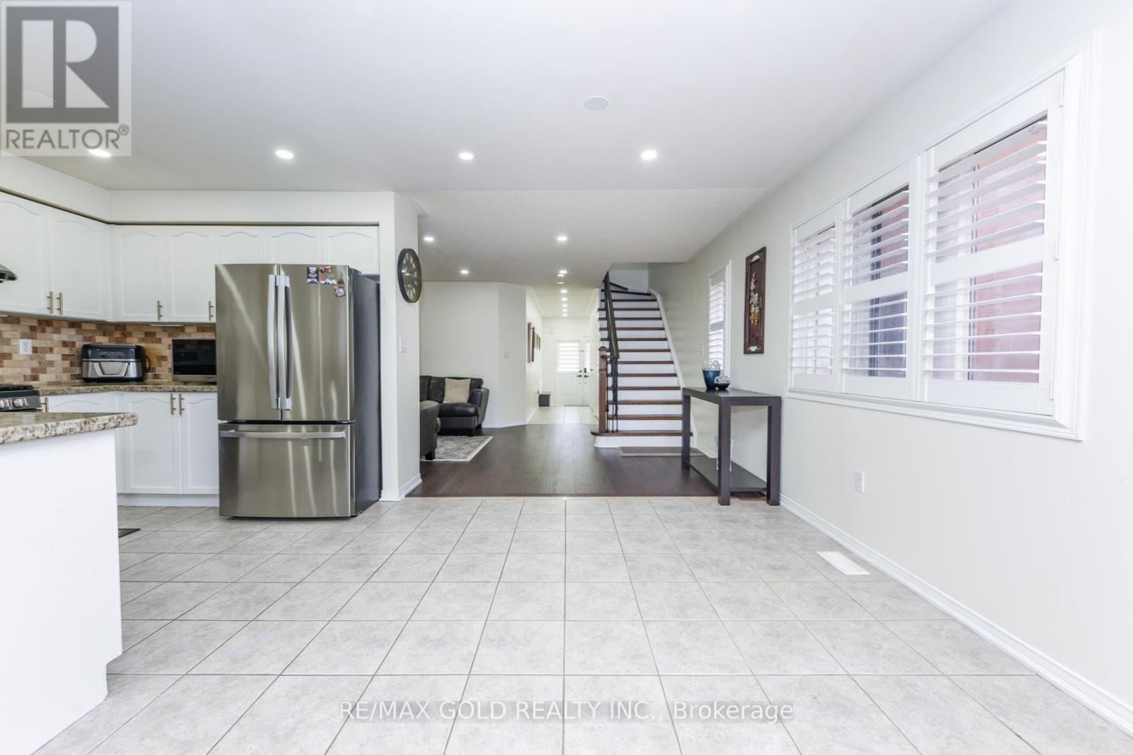 3857 Skyview Street, Mississauga, Ontario  L5M 8A1 - Photo 11 - W12648486