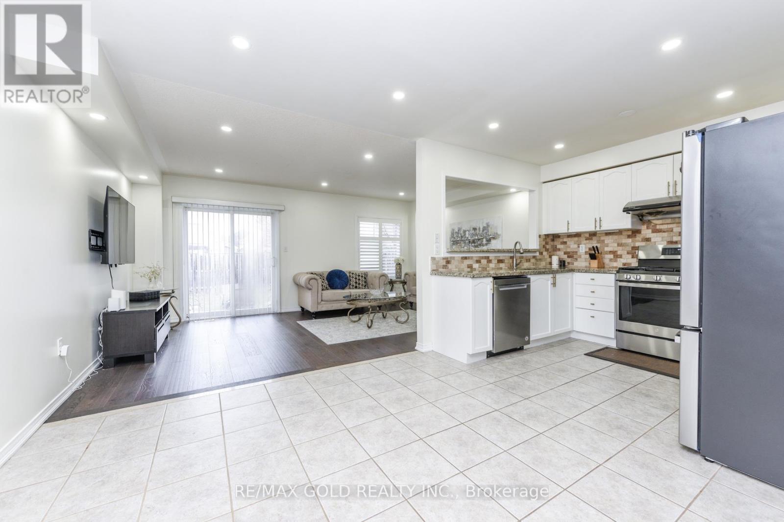 3857 Skyview Street, Mississauga, Ontario  L5M 8A1 - Photo 16 - W12648486