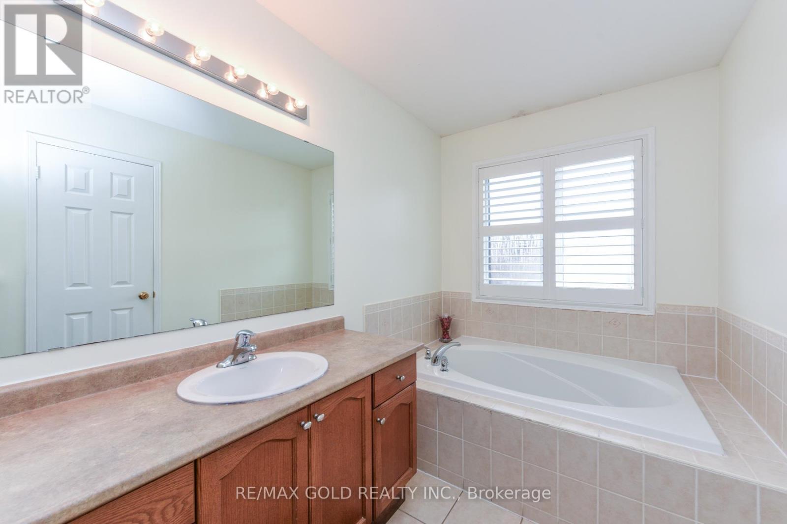 3857 Skyview Street, Mississauga, Ontario  L5M 8A1 - Photo 23 - W12648486