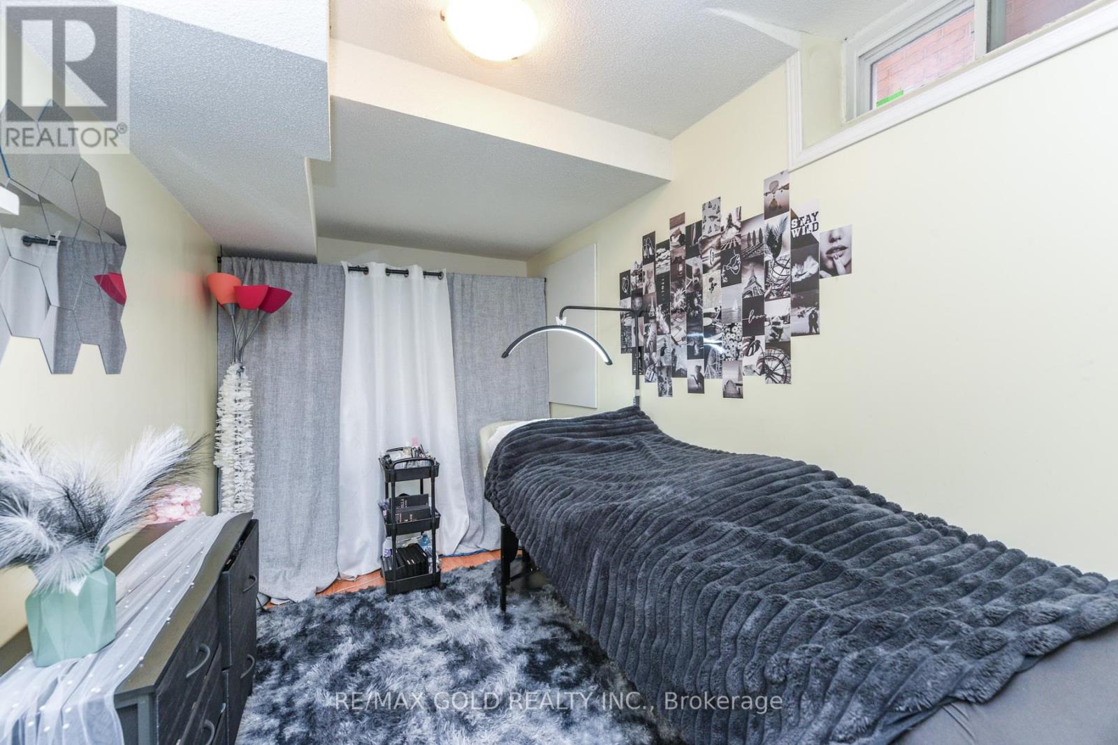 3857 Skyview Street, Mississauga, Ontario  L5M 8A1 - Photo 28 - W12648486