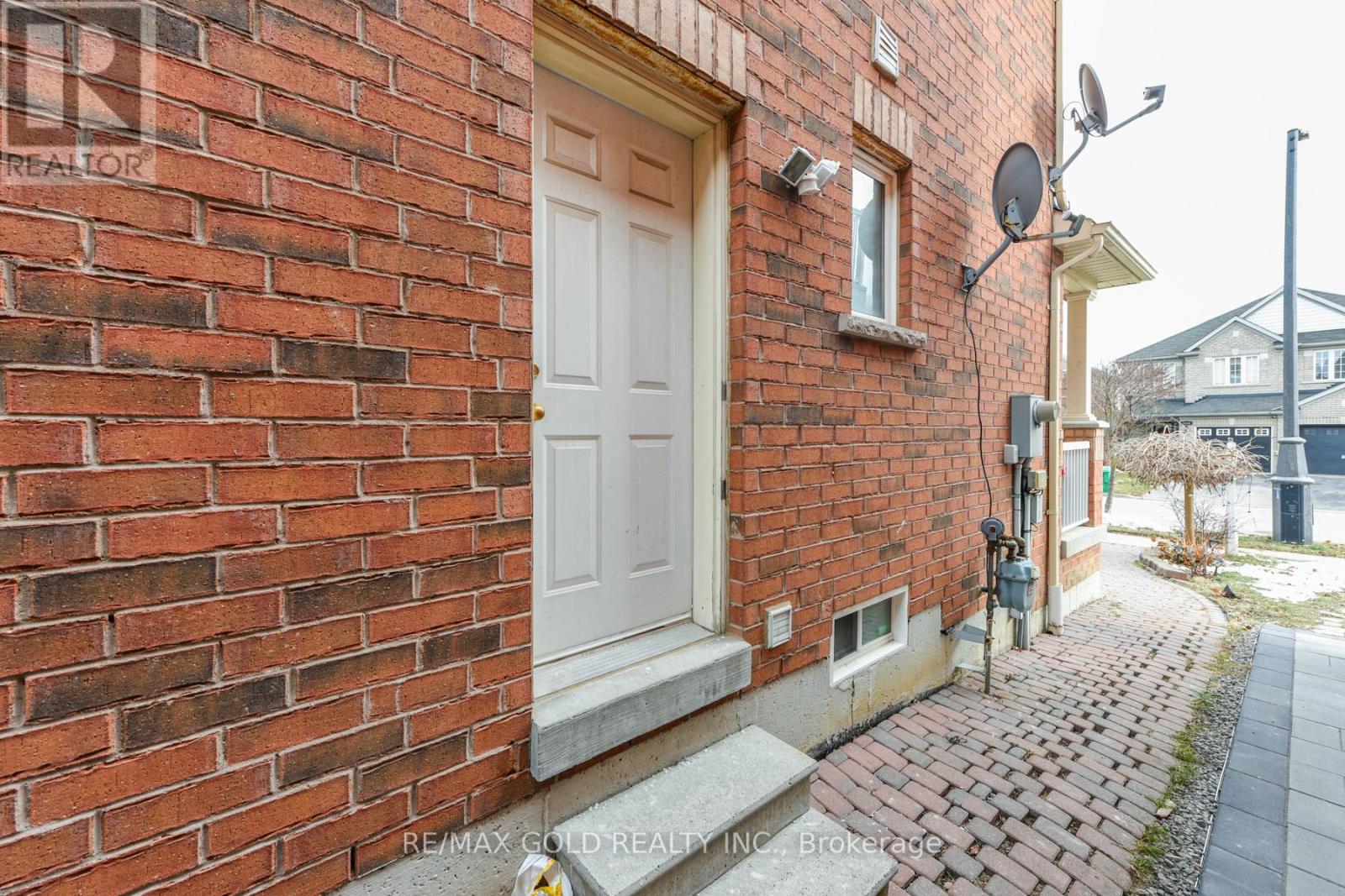 3857 Skyview Street, Mississauga, Ontario  L5M 8A1 - Photo 5 - W12648486