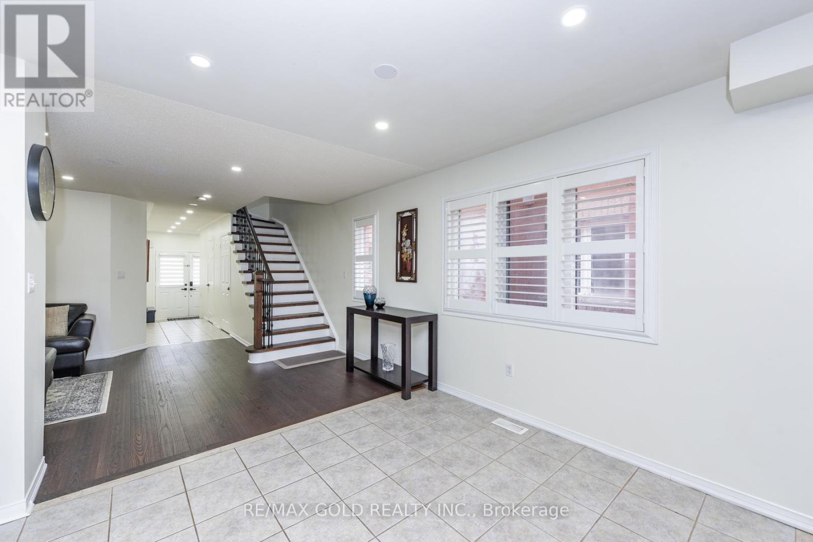 3857 Skyview Street, Mississauga, Ontario  L5M 8A1 - Photo 8 - W12648486