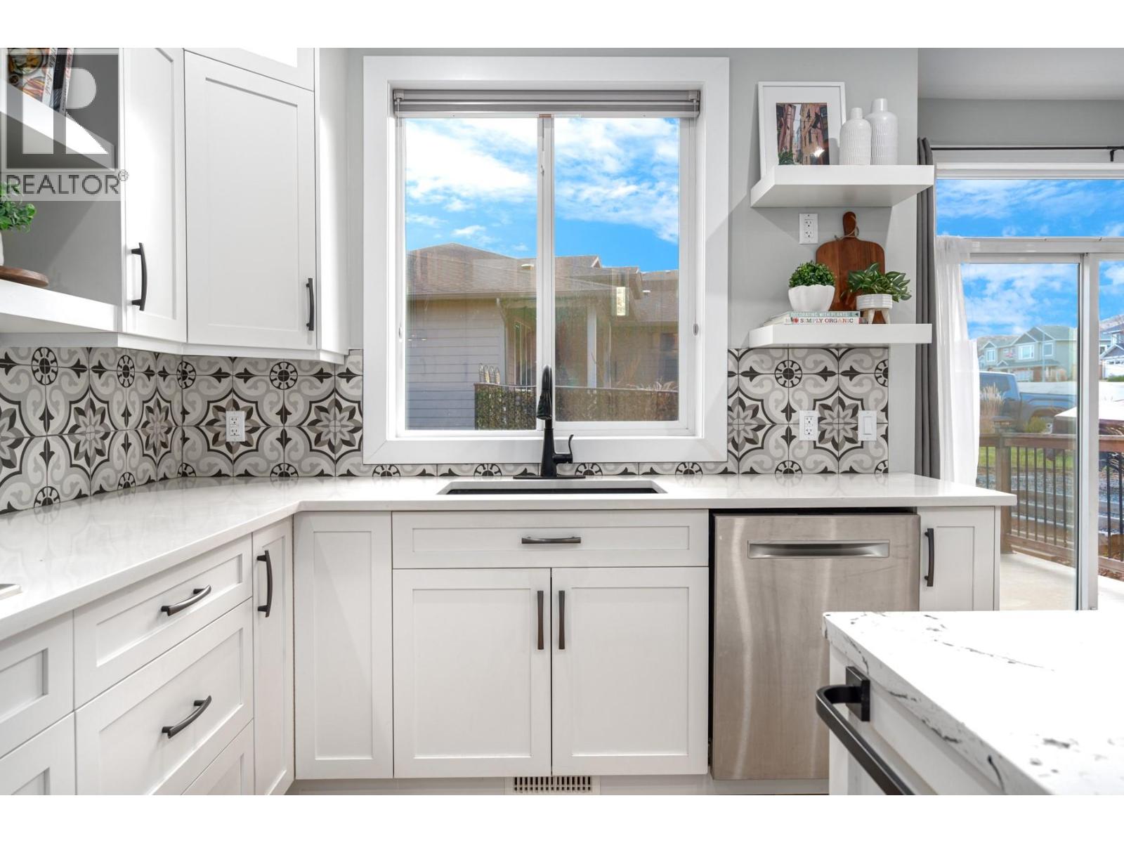 2292 Saddleback Drive, Kamloops, British Columbia  V2B 0G7 - Photo 8 - 10371537