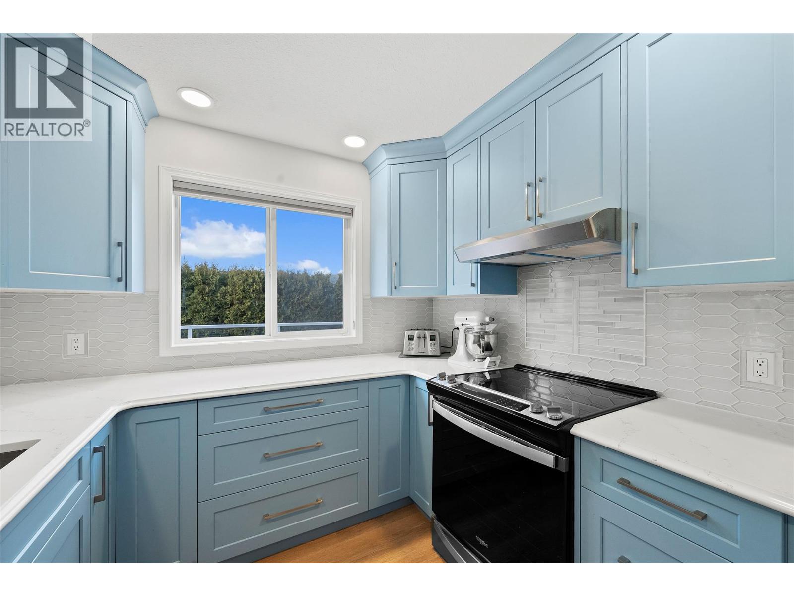 2070 3 Avenue Se, Salmon Arm, British Columbia  V1E 1K1 - Photo 11 - 10371363