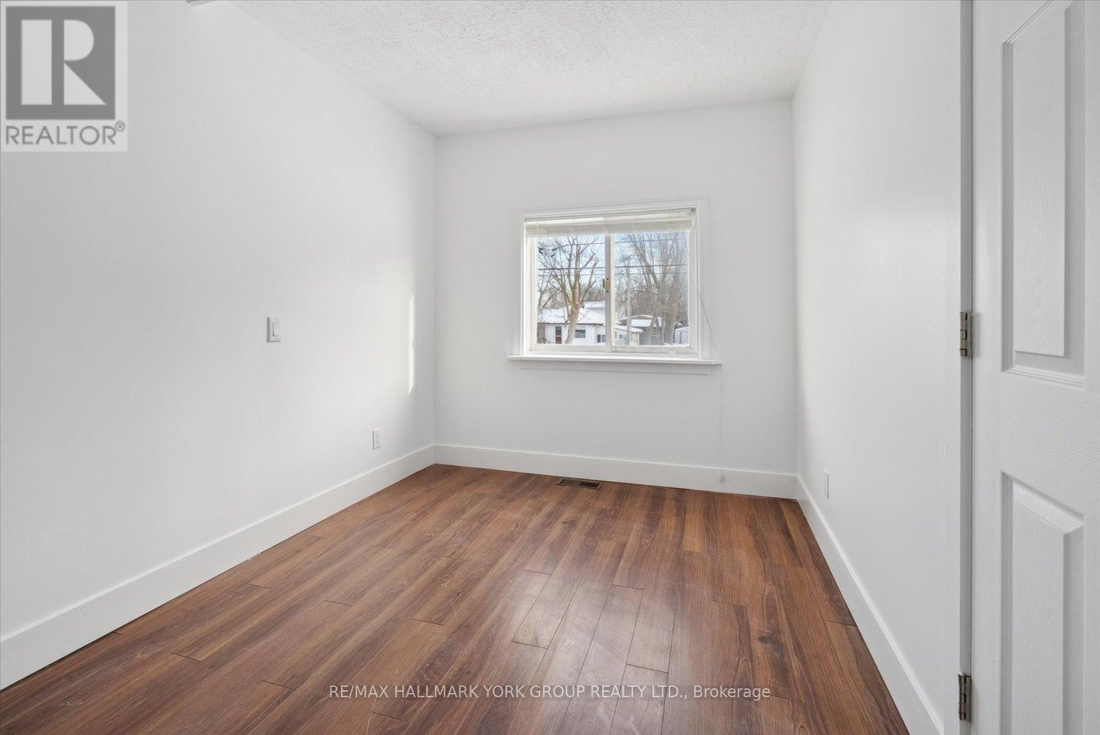 Upper - 27008 Kennedy Road, Georgina (Historic Lakeshore Communities), Ontario  L0E 1S0 - Photo 10 - N12648558