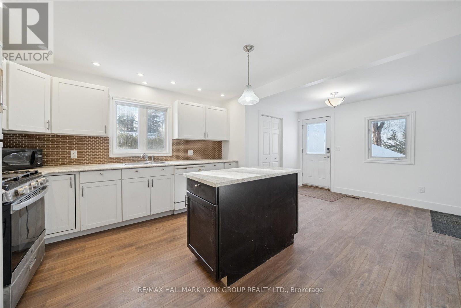 Upper - 27008 Kennedy Road, Georgina (Historic Lakeshore Communities), Ontario  L0E 1S0 - Photo 5 - N12648558