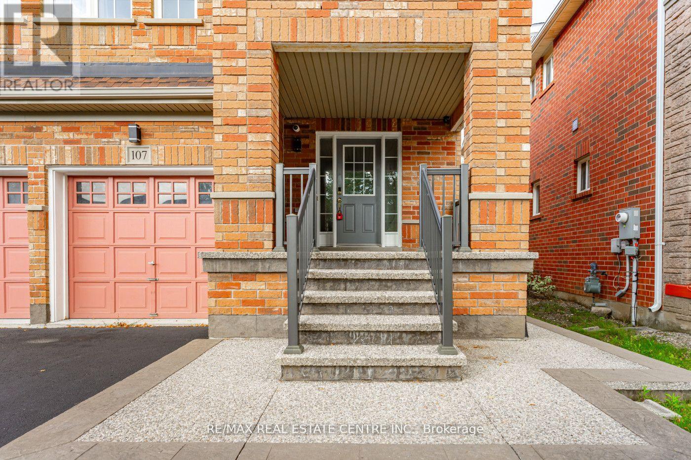 107 Crown Victoria Drive, Brampton, Ontario  L7A 3X9 - Photo 2 - W12648568