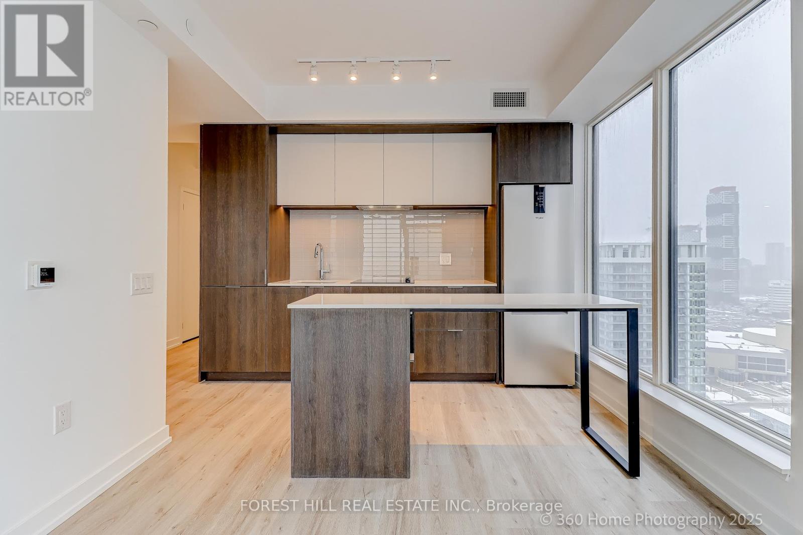 2208 - 395 Square One Drive, Mississauga, Ontario  L5B 0P6 - Photo 10 - W12648570