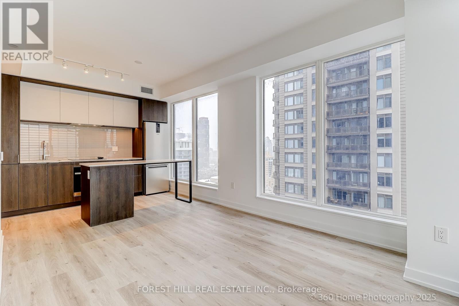 2208 - 395 Square One Drive, Mississauga, Ontario  L5B 0P6 - Photo 14 - W12648570