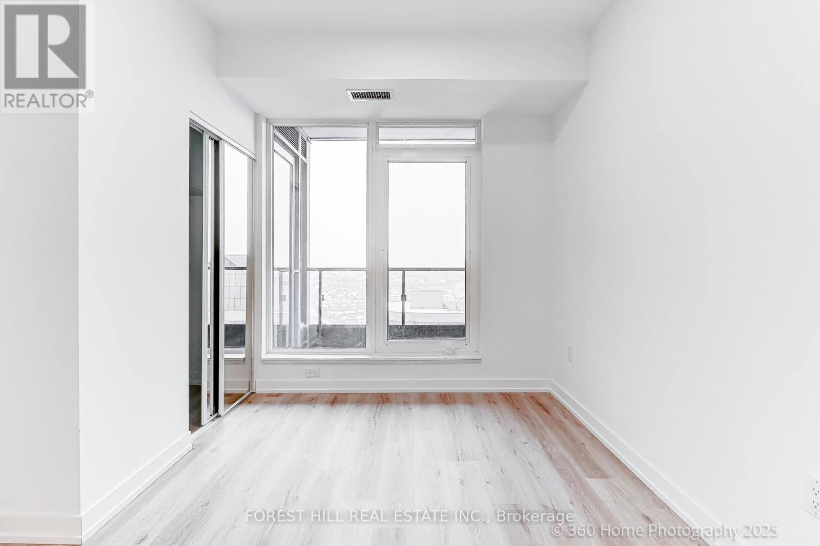 2208 - 395 Square One Drive, Mississauga, Ontario  L5B 0P6 - Photo 17 - W12648570