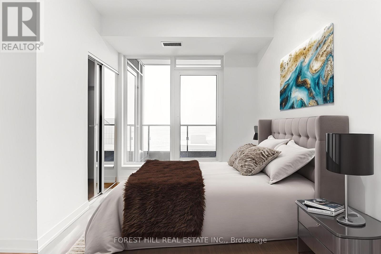 2208 - 395 Square One Drive, Mississauga, Ontario  L5B 0P6 - Photo 18 - W12648570