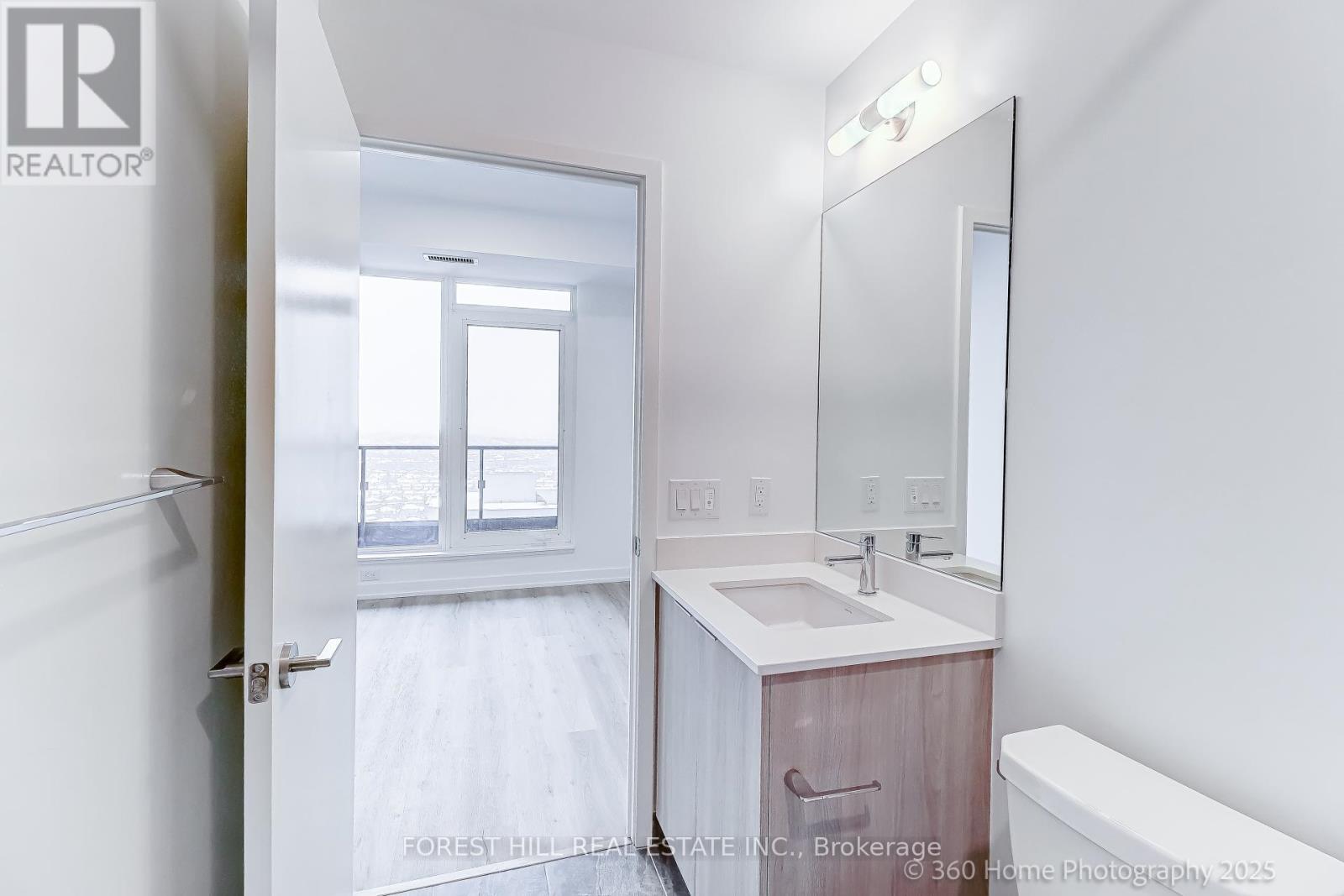 2208 - 395 Square One Drive, Mississauga, Ontario  L5B 0P6 - Photo 21 - W12648570